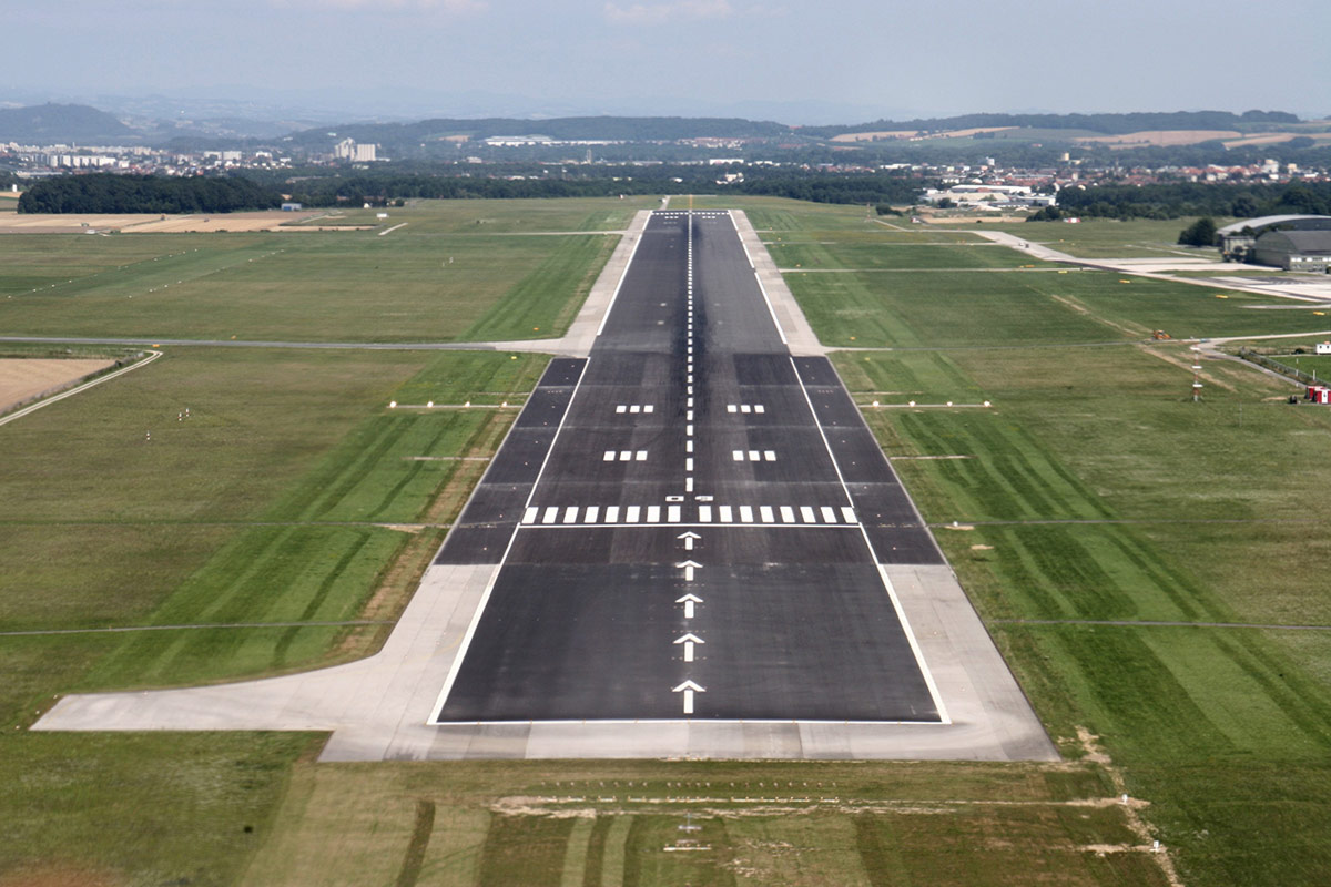 Landebahn Airport Linz